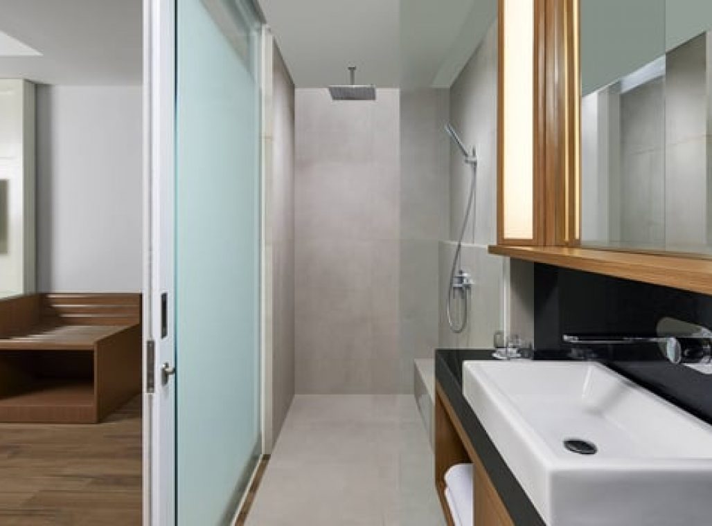 Deluxe Corner Pool View - Bathroom