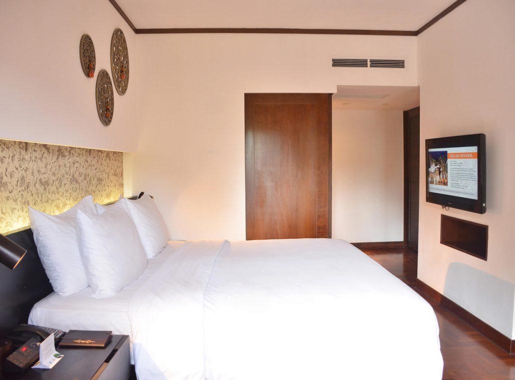 Deluxe For Three - King Bed