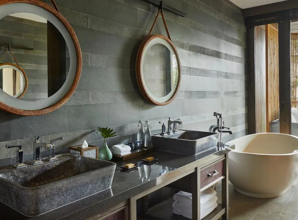 Deluxe Ocean View - Bathroom