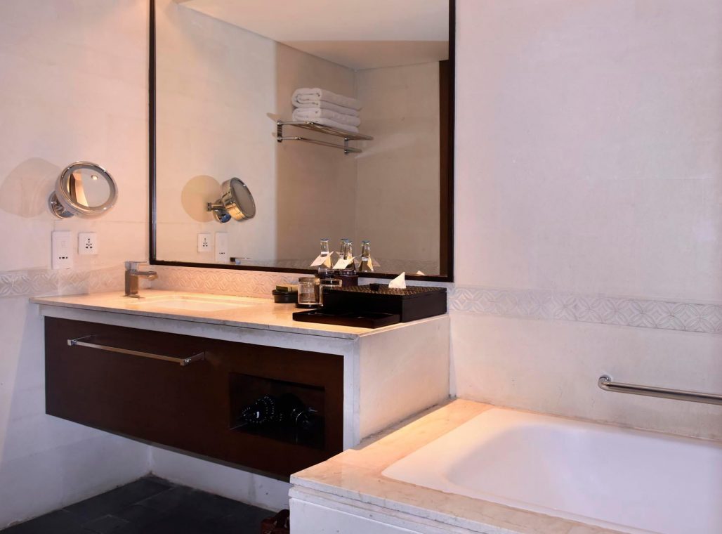 Deluxe Plus - Bathroom