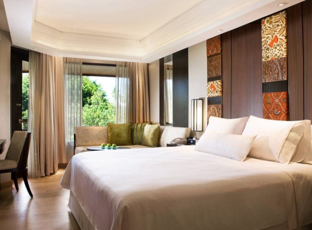 Deluxe Pool Terrace - King Bed