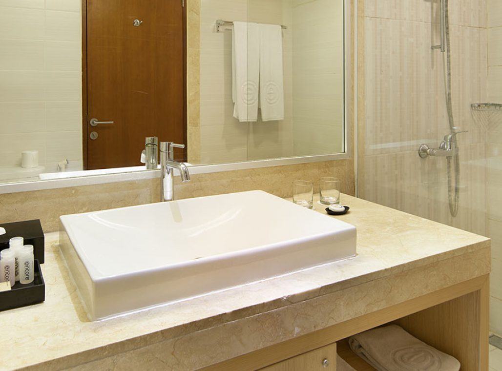 Deluxe Pool View - Bathroom