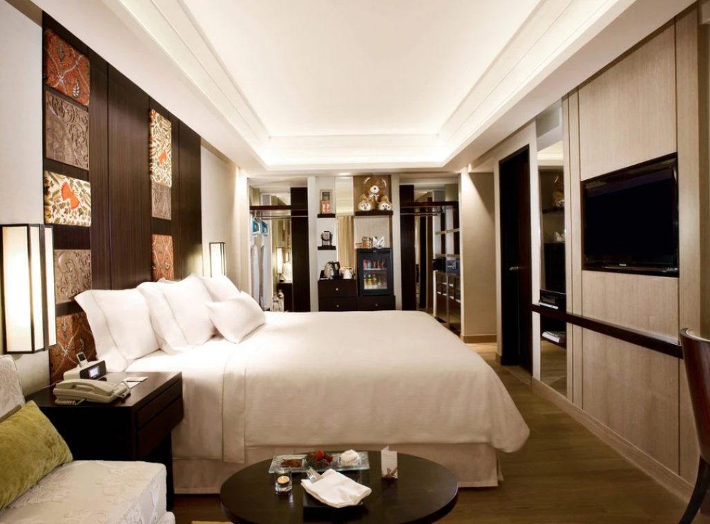 Deluxe Pool View - Bedroom