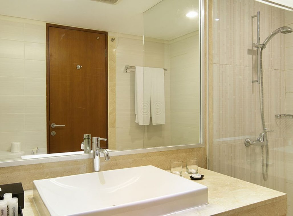 Executive Deluxe Pool View - Bathroom