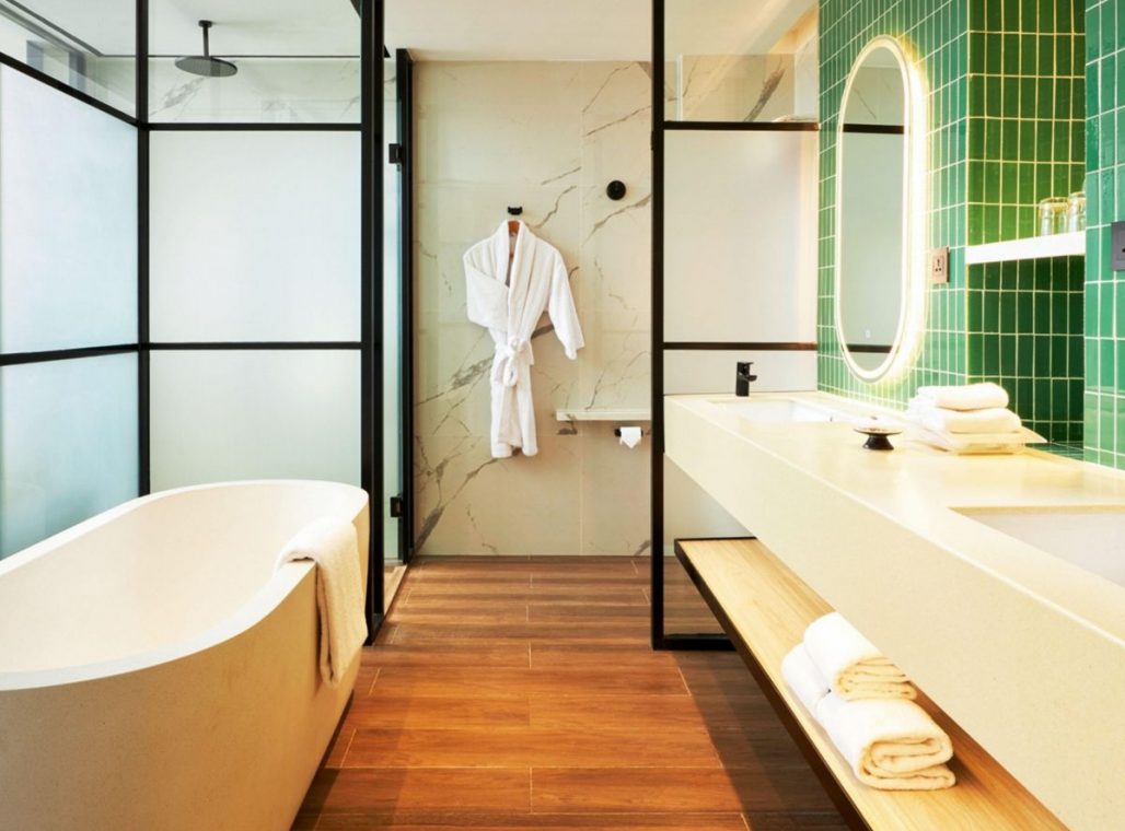 Executive Suite - Bathtub