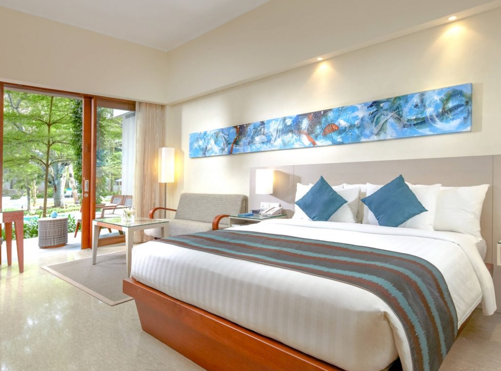 Guest Room Pool Access - Bedroom