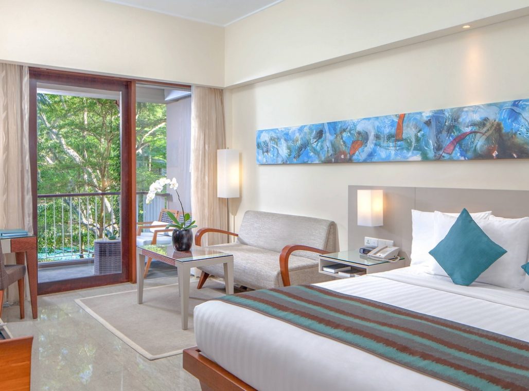 Guest Room Pool View - King Bed