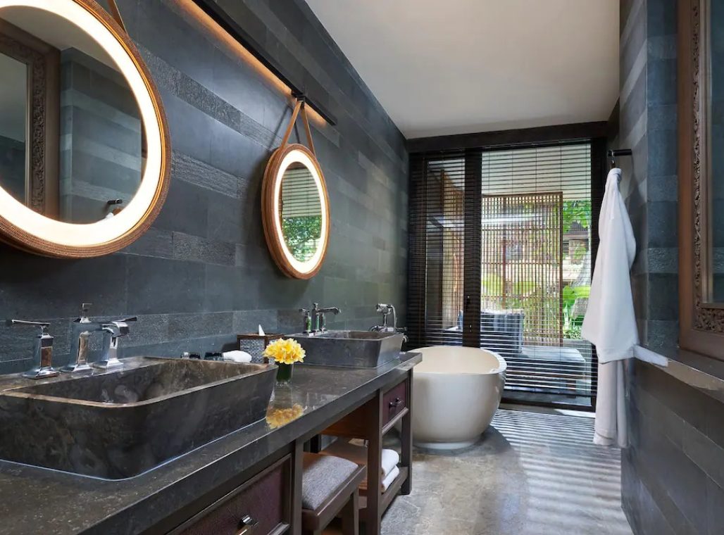 Lagoon Access Room - Bathroom