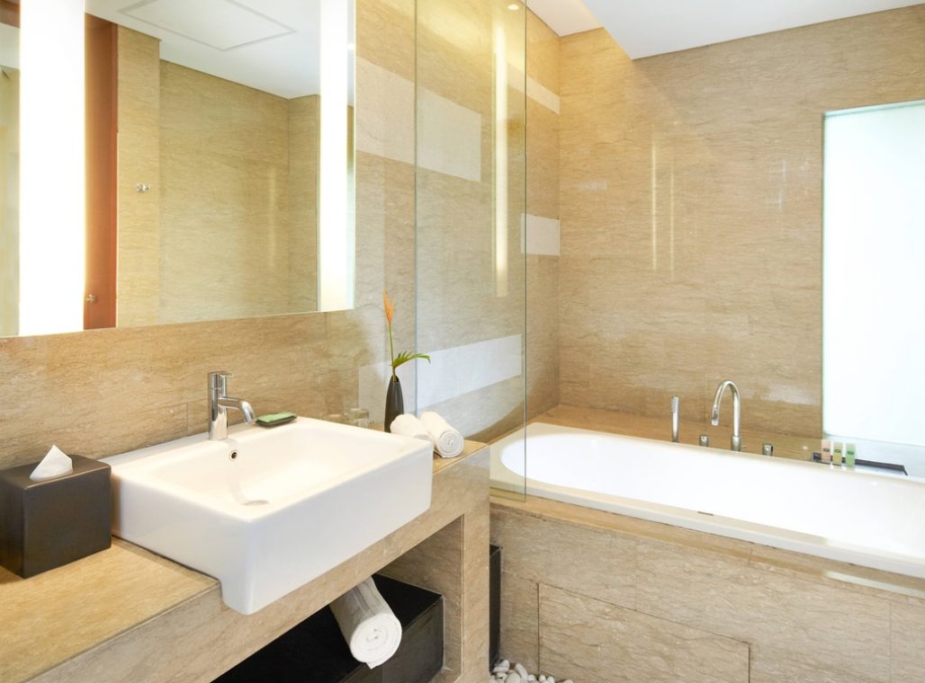 Larger Guest Room Balcony - Bathroom