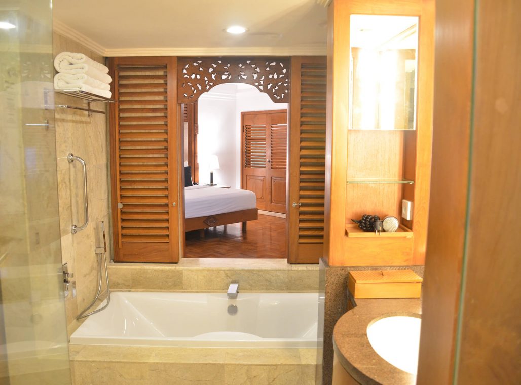 Palace Club Lagoon Suite - Bathtub