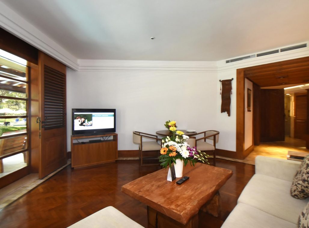 Palace Club Lagoon Suite - Living Area