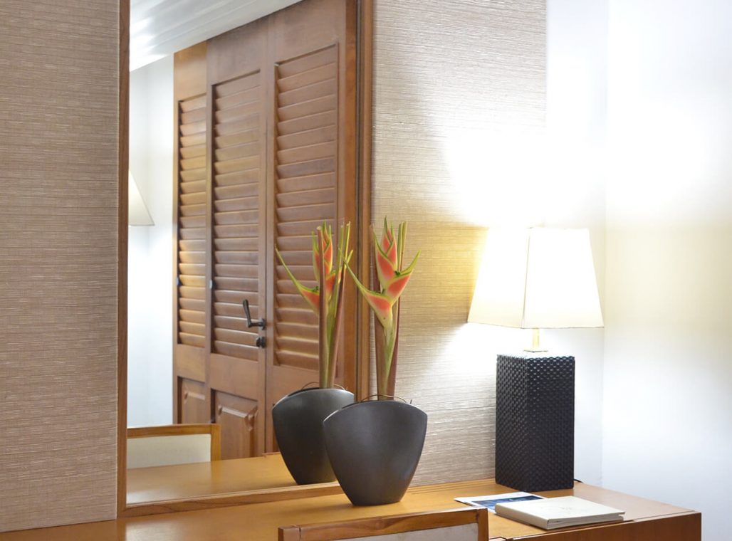 Palace Club Room - Desk