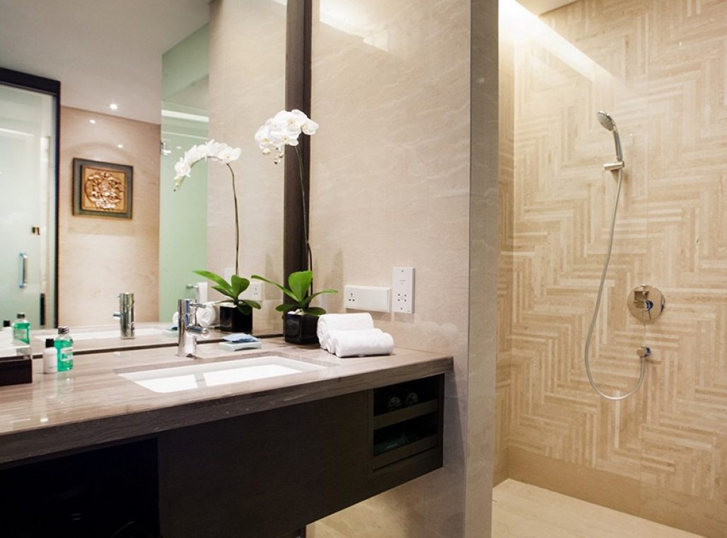 Premier Room - Bathroom