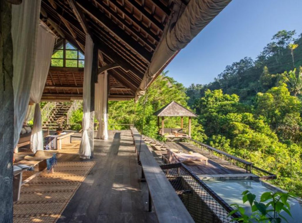 Rainforest Pool Bale - Balcony