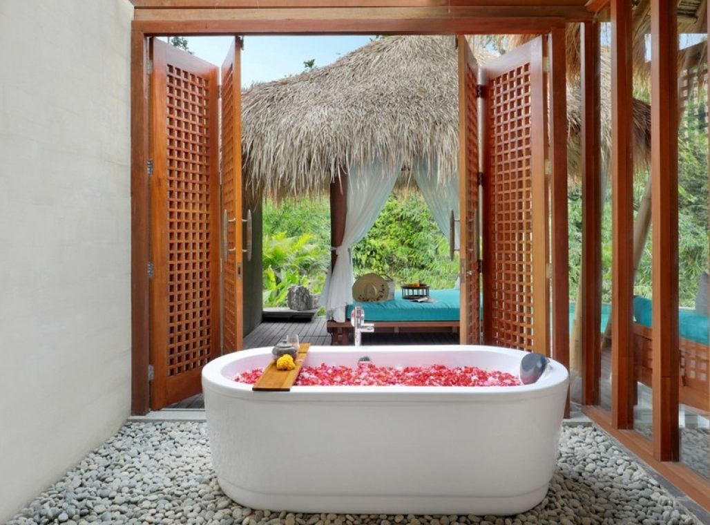 Royal One Bedroom River View Villa - Bathtub