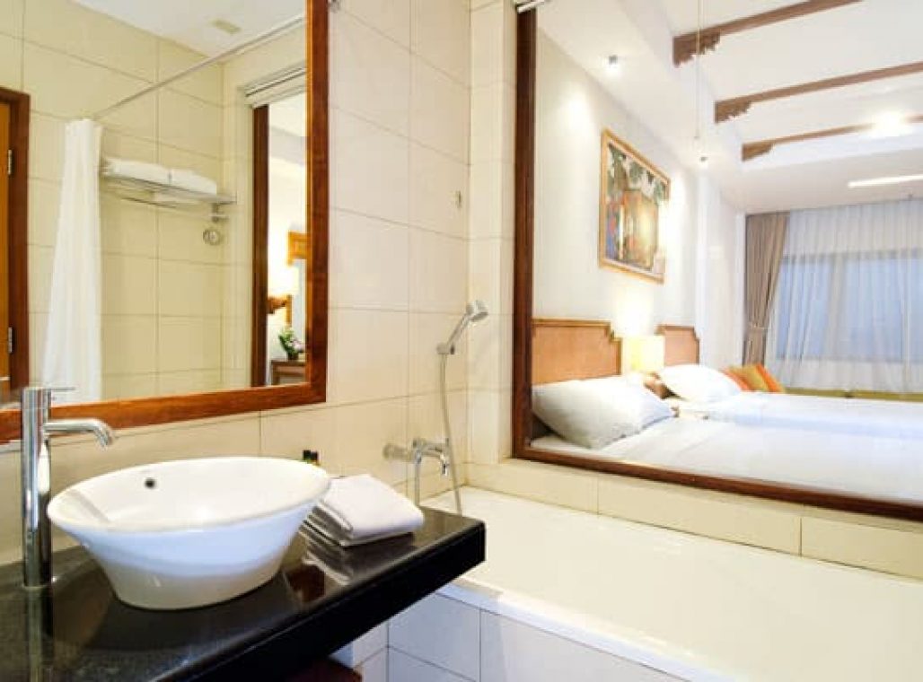 Superior Family Room - Wash Basin