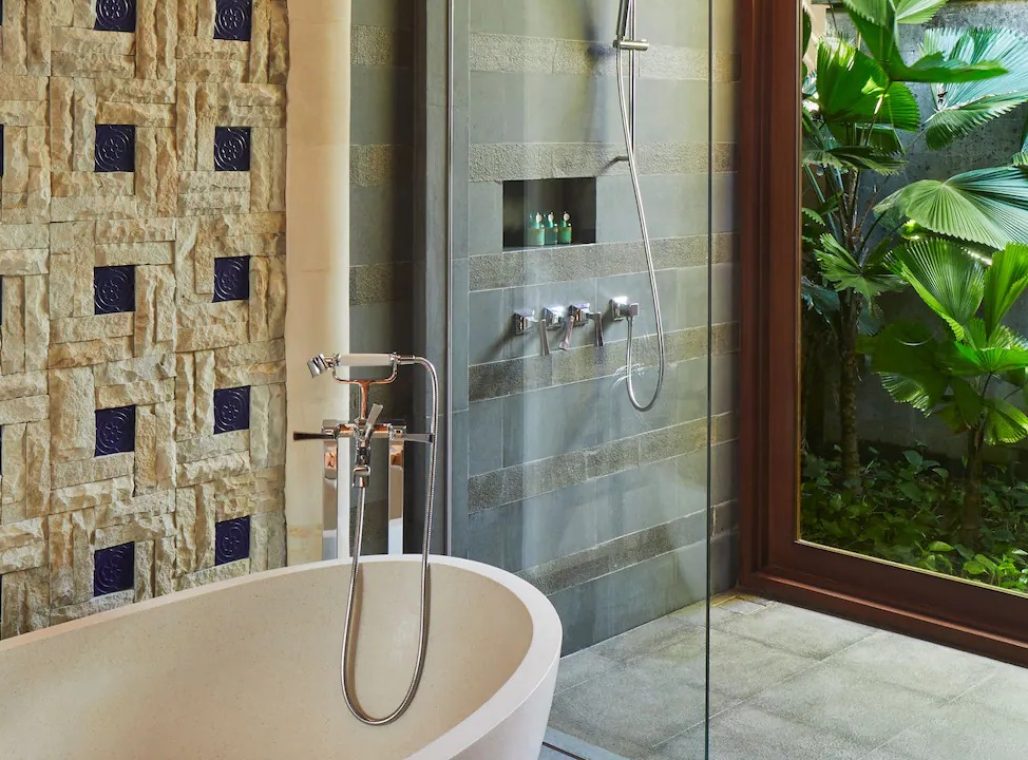 Two Bedroom Beach Villa - Bathtub