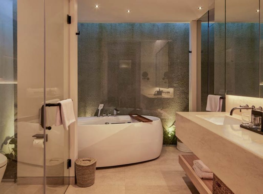 Villa Nini Elly - Ensuite bathroom with tub