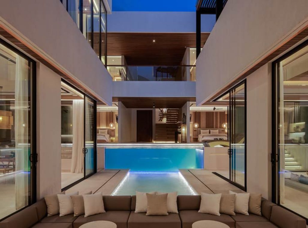 Villa Nini Elly - Sunken seating area viewing the pool